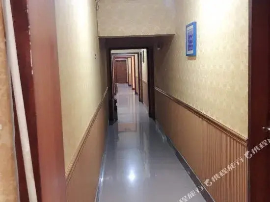 Longteng Hotel (Chengdu Shuangliu Square Branch)