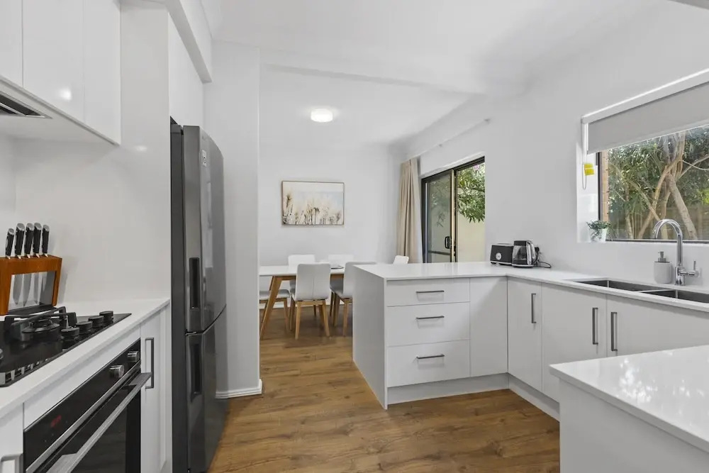 Coastal 3-bed House With BBQ and Private Courtyard