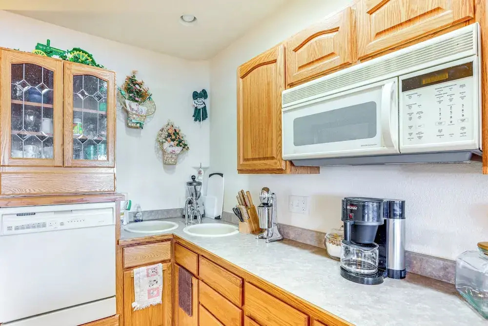 7 Mi to Dtwn Denver: Lakefront Gem w/ Dock!