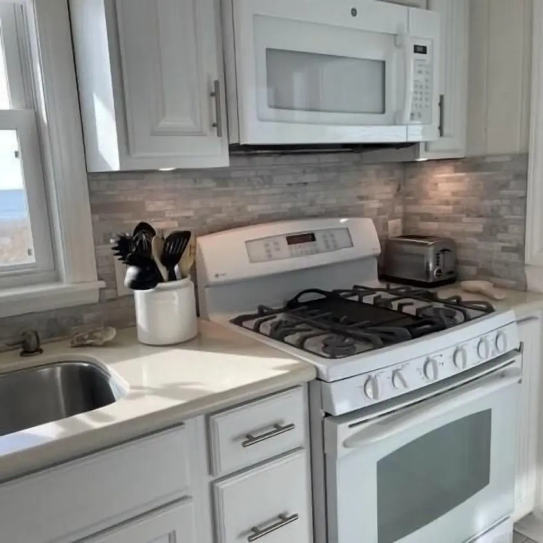 Meant To Be 2 Bedroom Home by RedAwning