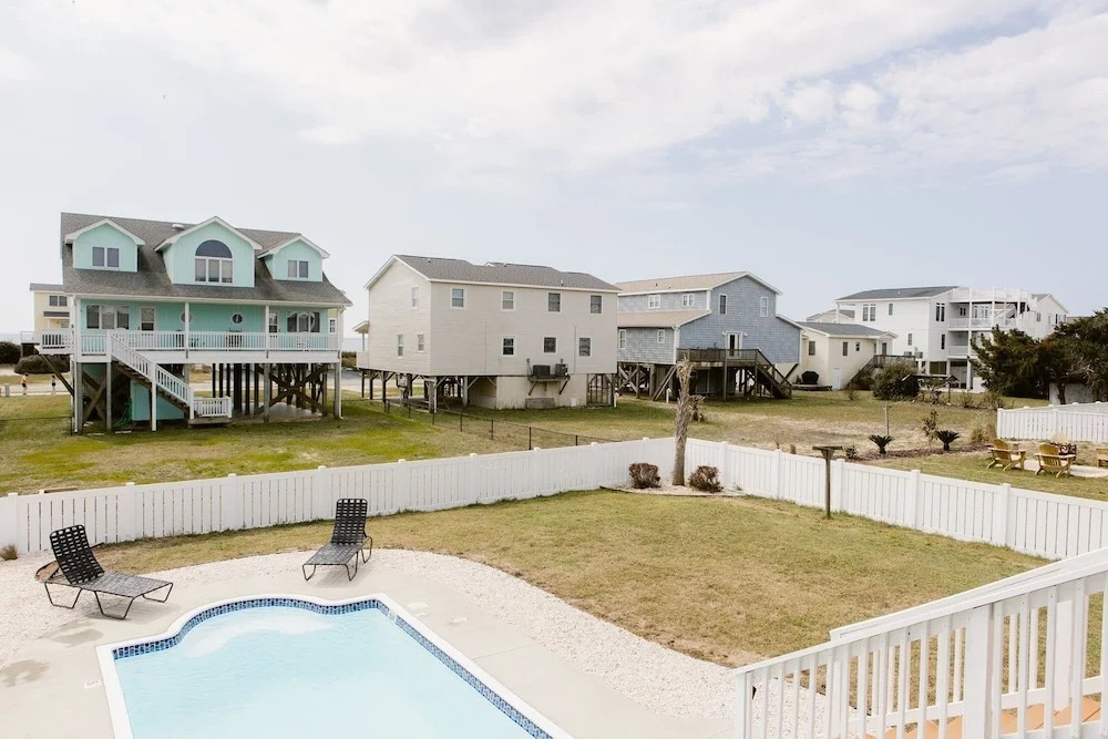 Holden Pattern 4 Bedroom Home by RedAwning