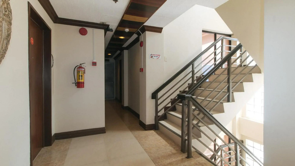 RedDoorz Plus New Era Budget Hotel Mabolo former RedDoorz near Landers Superstore Cebu City