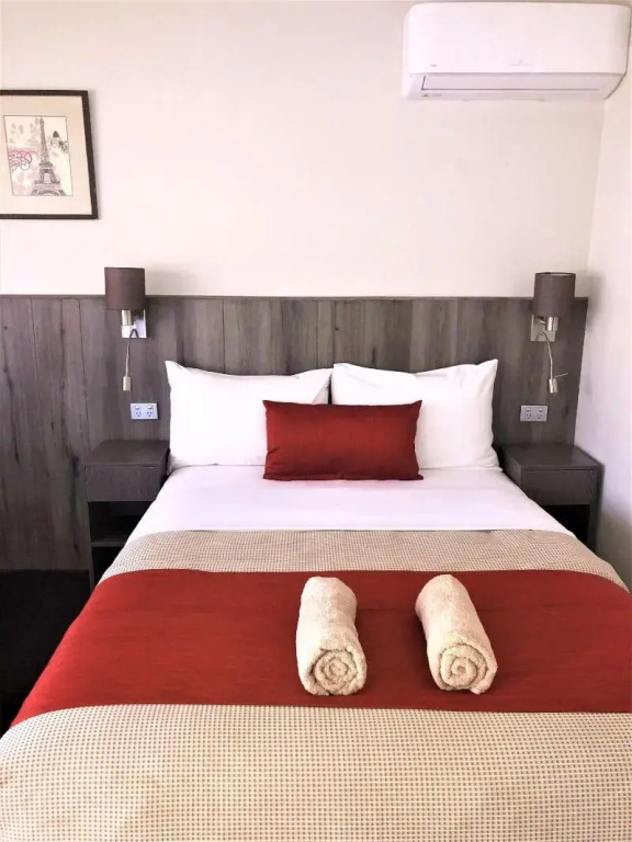 Bradman Motor Inn