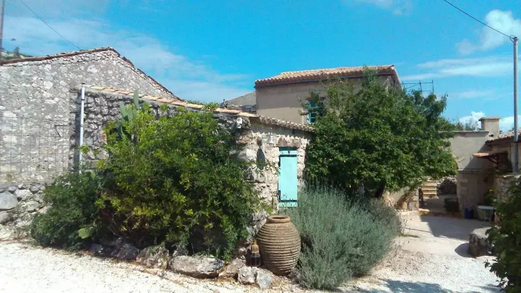 Authentic Greek Cottage- Daisy- Great Sea Views Ama 1304248