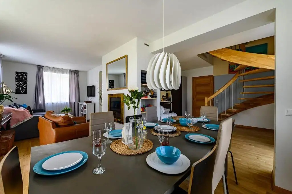 Detached House - Garden, BBQ, Terrace, 40inSmartTV ,Fireplace, Parking,