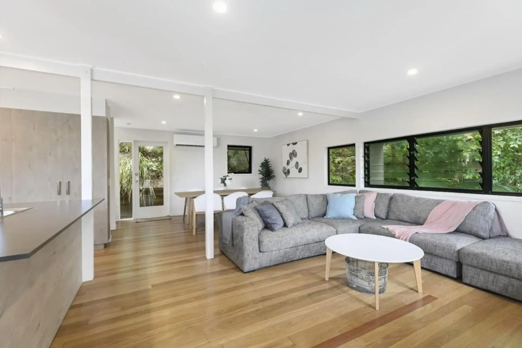 Duke St Convenience at your doorstep Beach living in the heart of the village close to cafes Ocean glimpse