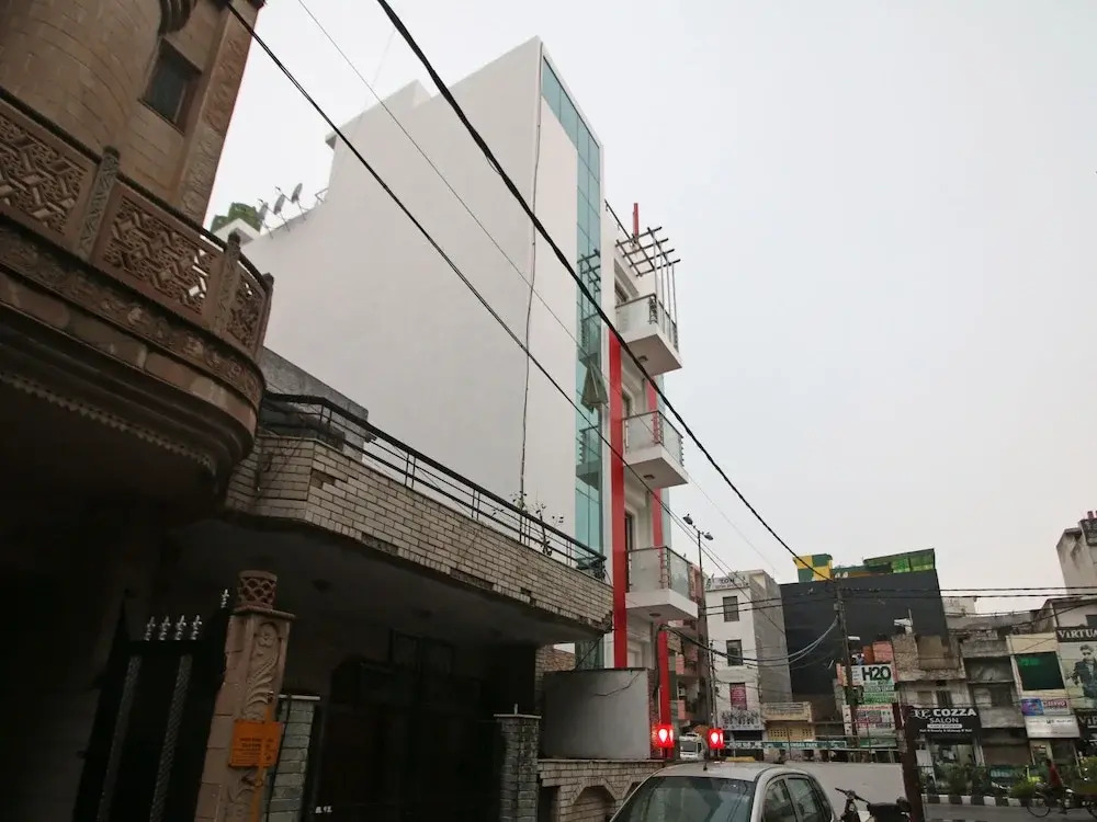Flagship Kings Stay Near M2k Cinemas Rohini