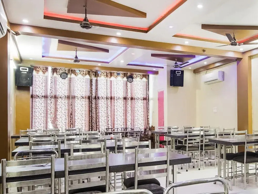 OYO 46533 Ravi Palace