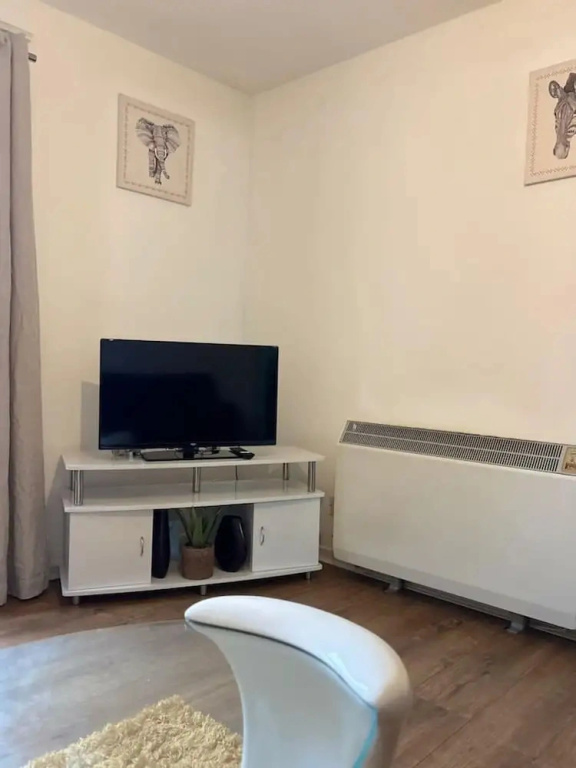 Cozy Northolt Hideaway 1BR Free Wifi Streetparking