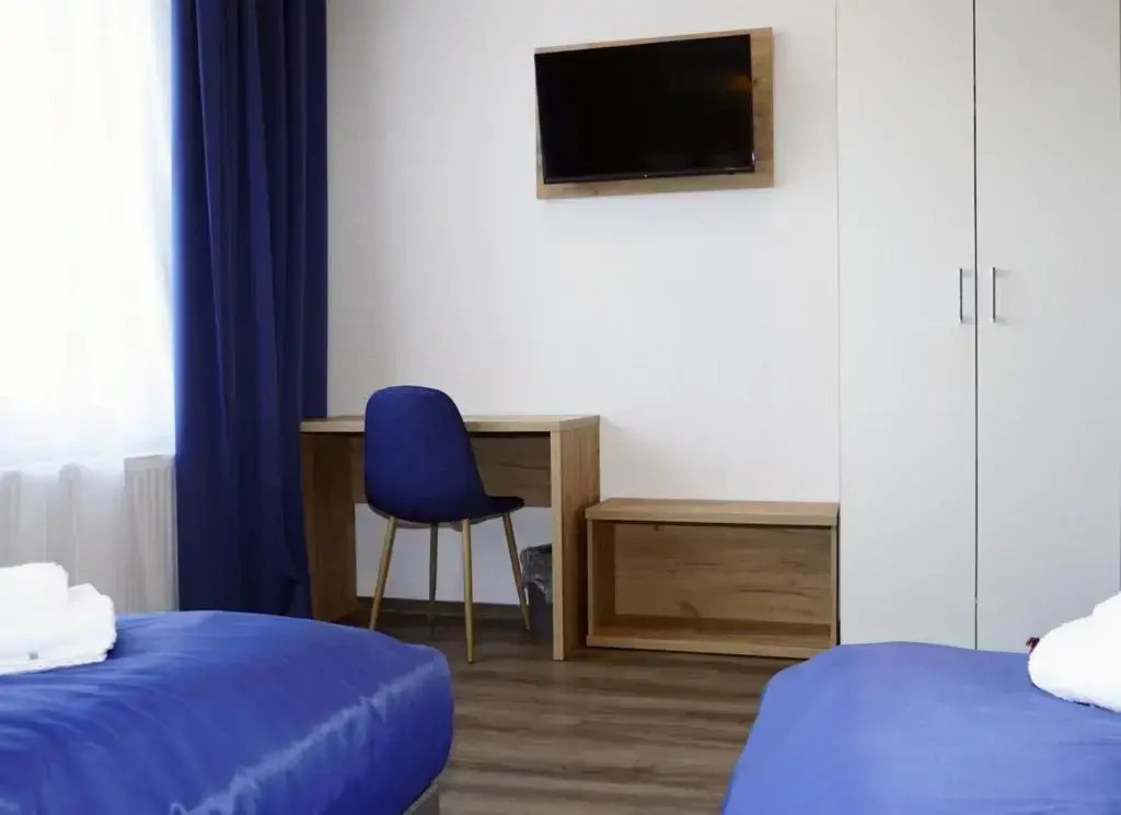 Motel Blue - Minimalist Boutique Hotel
