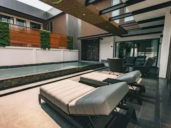 Astro Luxury: 4-6 beds Ultra Luxury Pool Villa with Daily Cleaning
