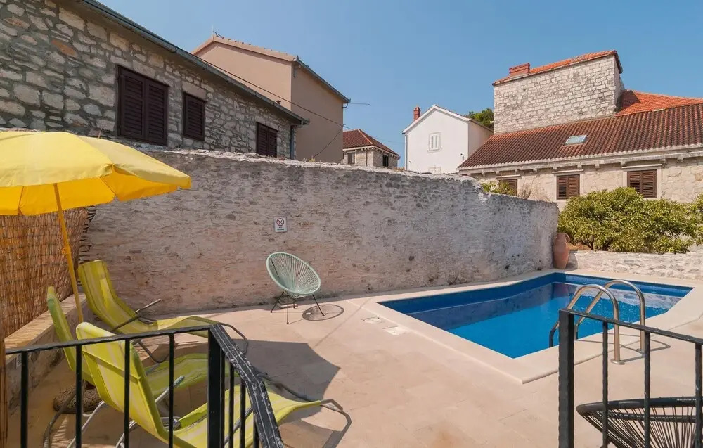 Awesome Apartment in Sutivan With 2 Bedrooms, Wifi and Outdoor Swimming Pool