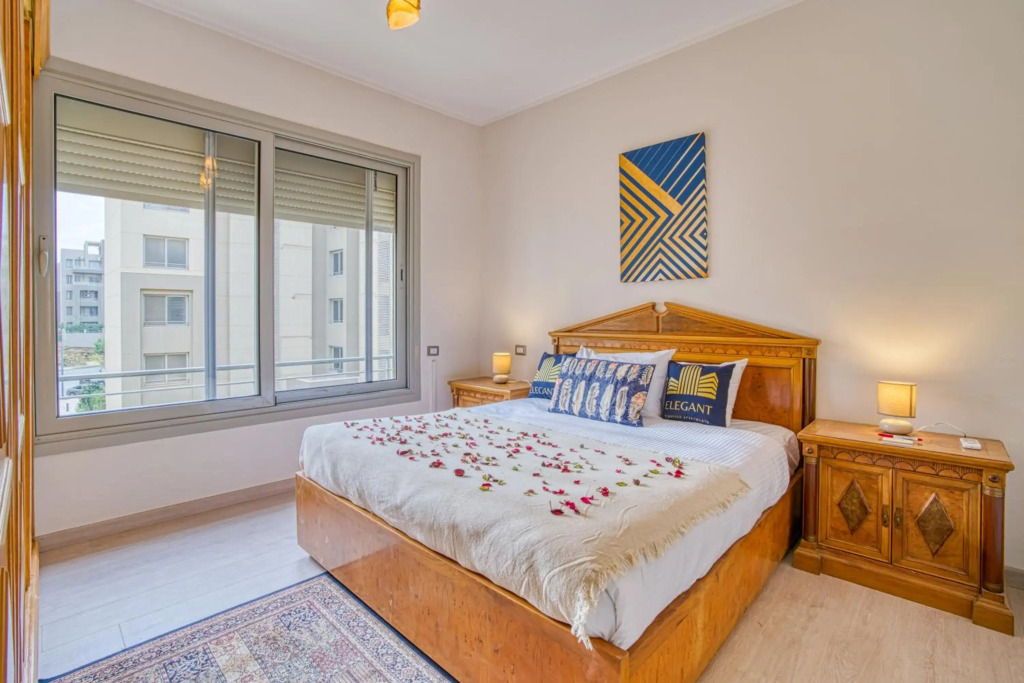 Luxurious 1 BR Apartment near Point 90 Mall✯