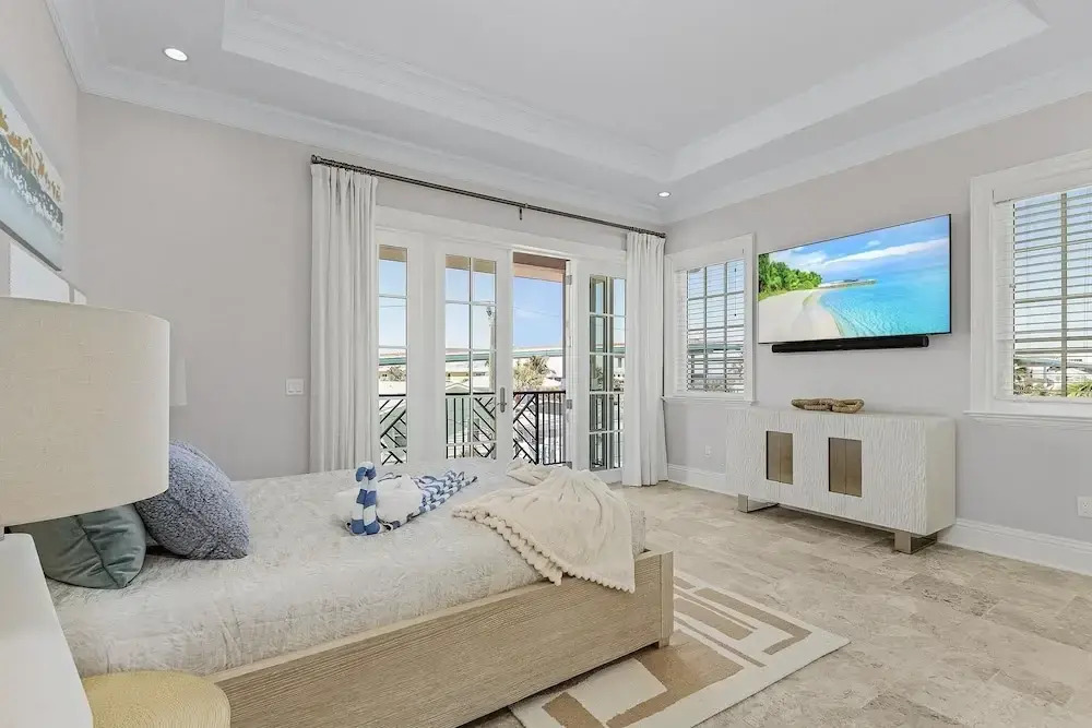 260 Coastal Luxe Retreat: 5bd/4.5ba, Pool & Spa, Water Views 5 Bedroom Home