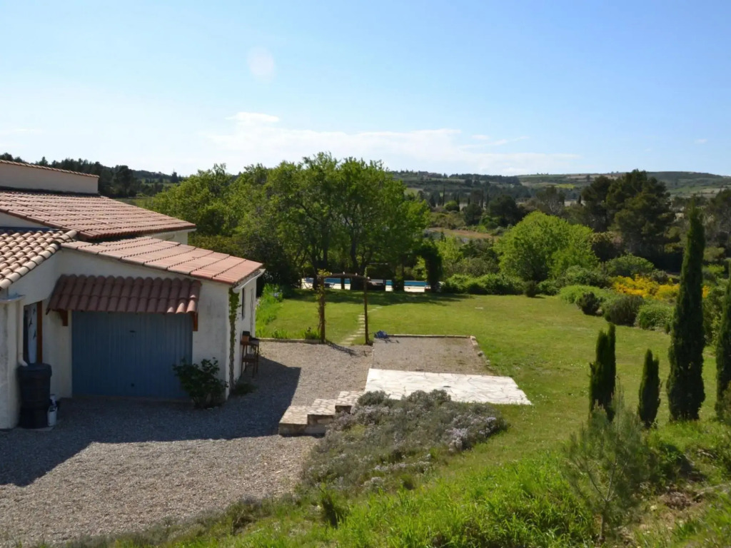 Lovely villa in Cesseras with private swimming pool