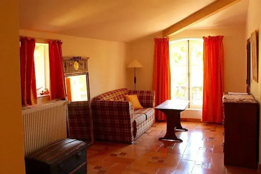 Le Moulin de la Viorne, gîte avec piscine au cœur de la nature en Haute-Provence