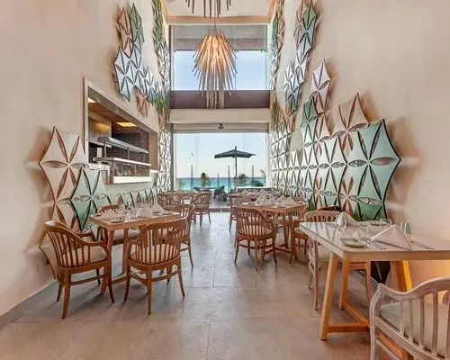 TravelSmart at Royalton CHIC Suites Cancun, Cancún, Mexico