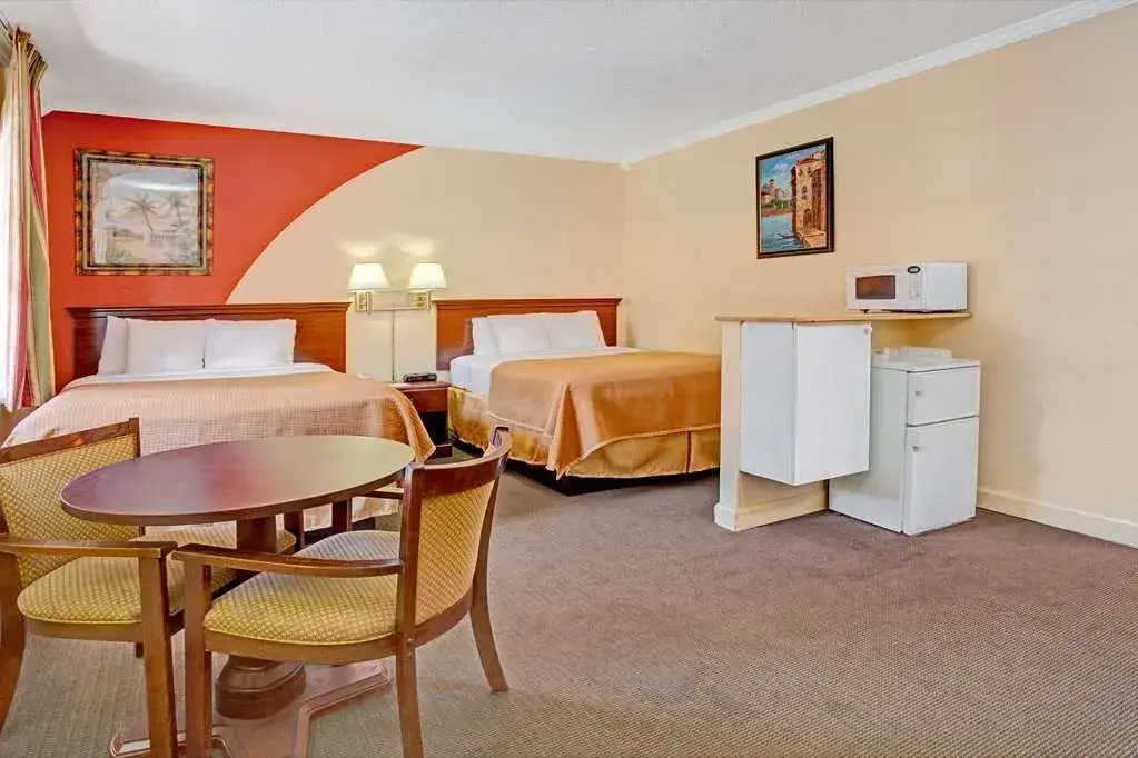 Howard Johnson Express Inn