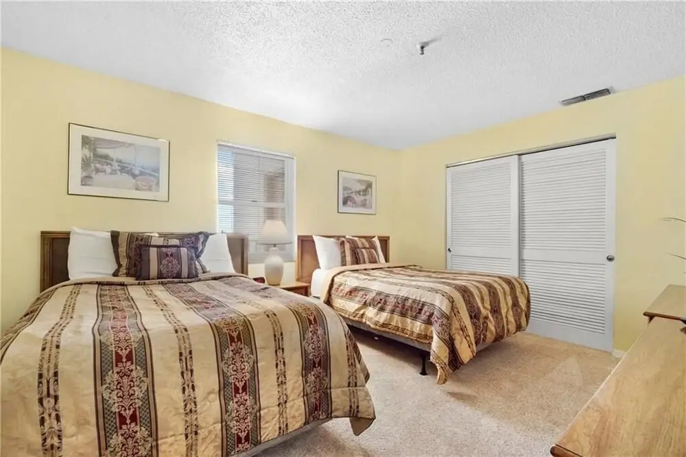 Sea Breeze 401 New! Amazing Beach Front/walk to John's Pass!
