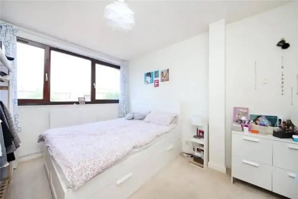 3 Bedroom Hoxton Flat Close to Bustling Shoreditch