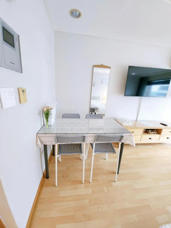 Hongdae Residence-2 1min from Hongik Uni station Exit #1