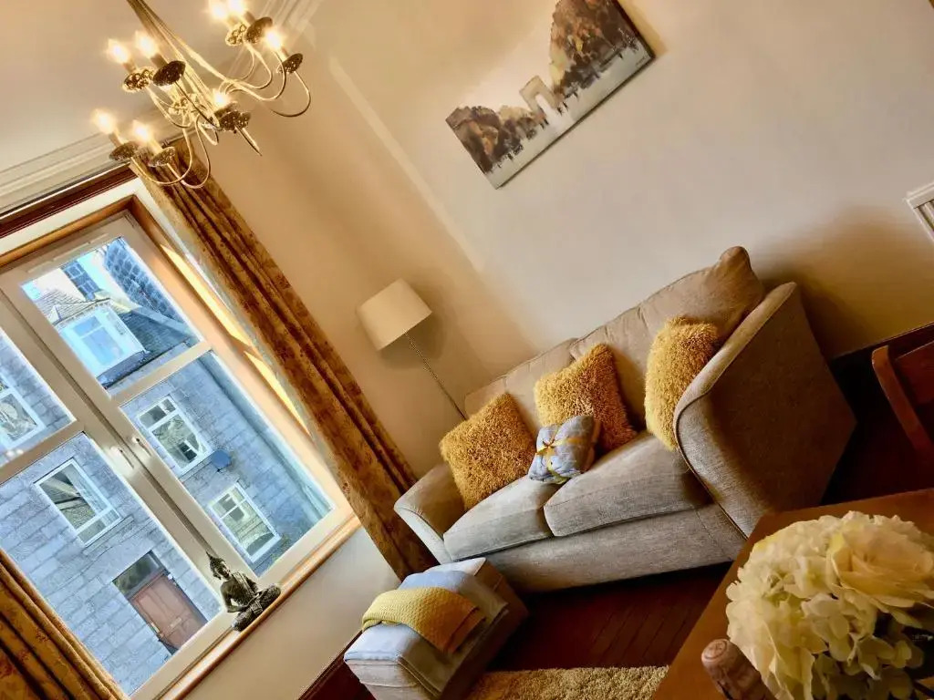 Cosy 2 Bedroom Central Apartment - Free Parking, Free WiFi