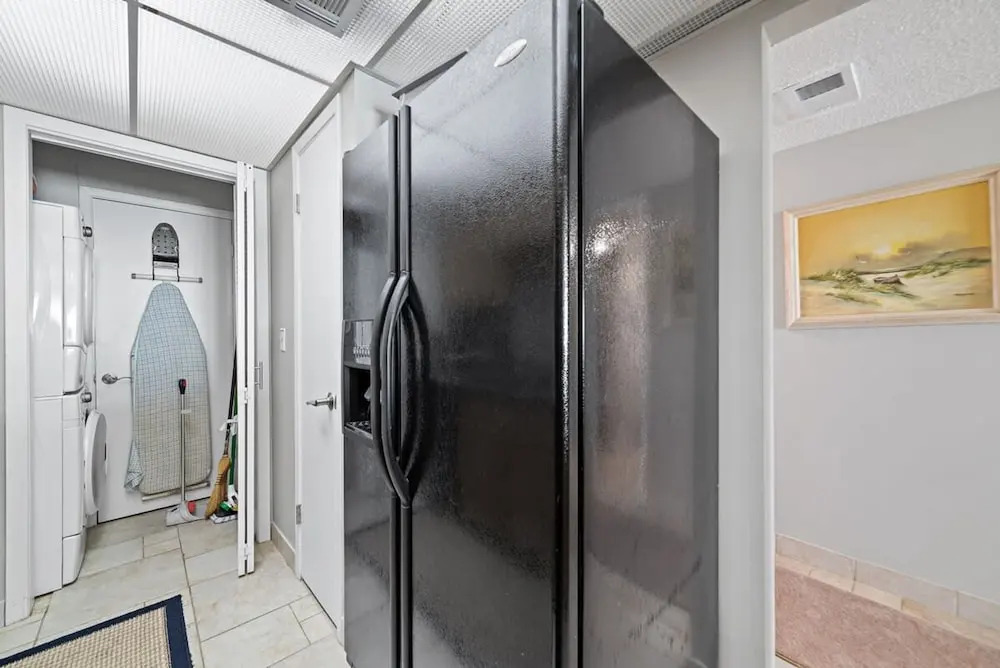 Edgewater 82- Floor to Ceiling Glass Doors 2 Bedrooms low Density Complex