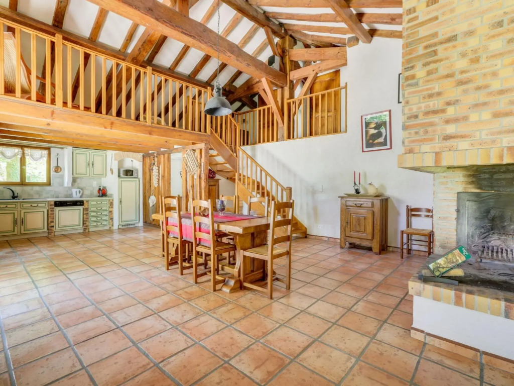 Holiday Home in Laluque with Terrace, Garden And Barbecue