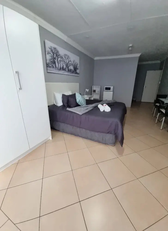 Stay at Home Airport Lodge