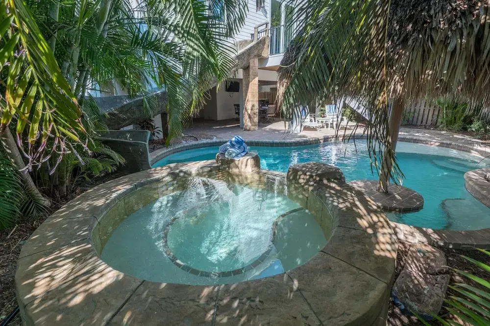 South Seas Apartment 6