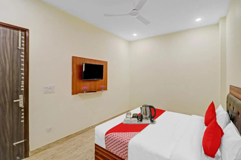 OYO 87988 Hotel Happy Moments
