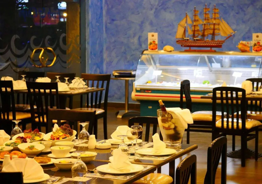 Golden Lotus hotel by Trend