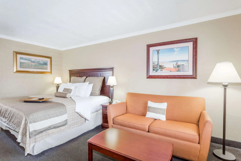 Days Inn by Wyndham Destin
