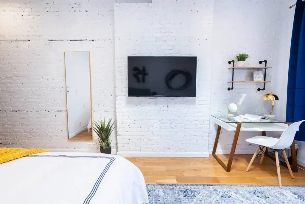 26-4a New Studio Prime 20 s W D Shared Courtyard