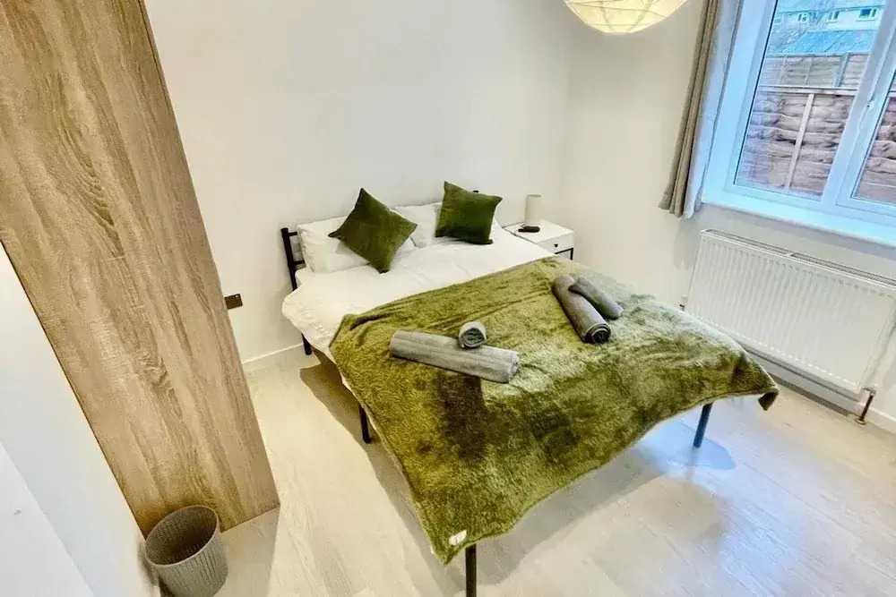 3 Bed Flat - Sleeps 6 - Parking - Wifi