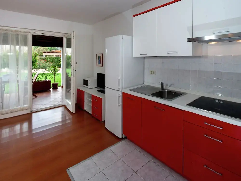 Apartment with Shared Pool, Terrace, A/C And Wifi 800 M From the Beach