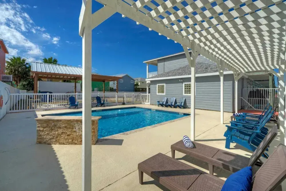 Sleeps 16 w/ Pool + Minutes to Beach Costa Bahia - 2 Condos