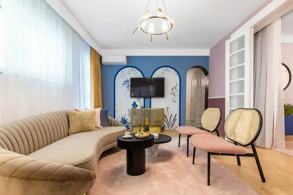 Modern 3 BR Flat on the Edge of Old Town