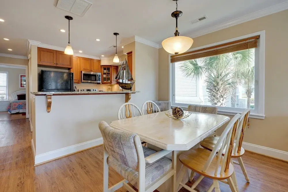 Condo w/ 2 Decks - Steps to Wrightsville Beach!