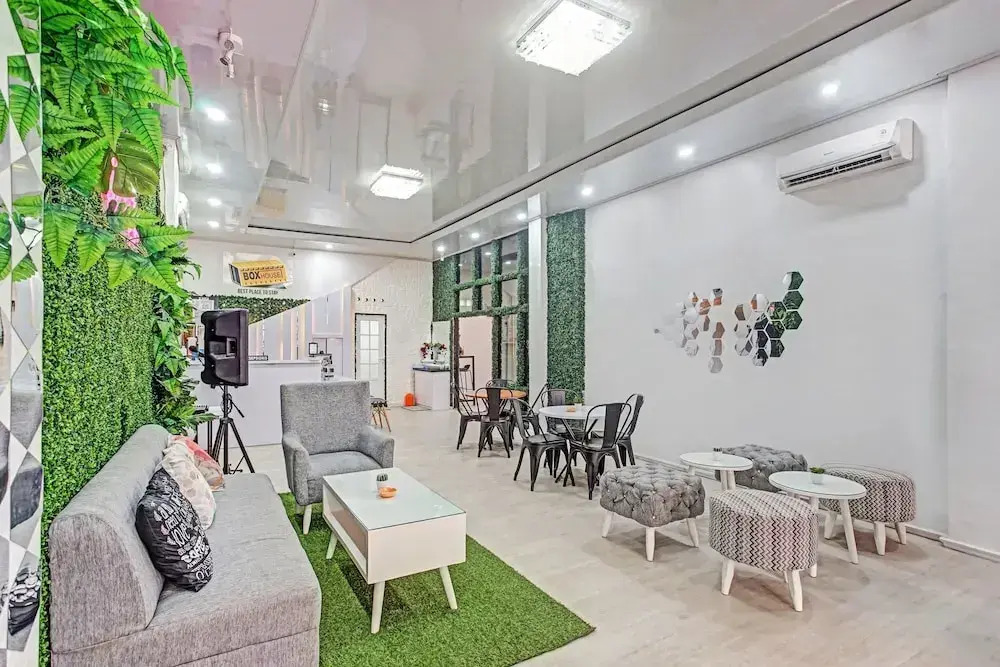 Box House by OYO Rooms