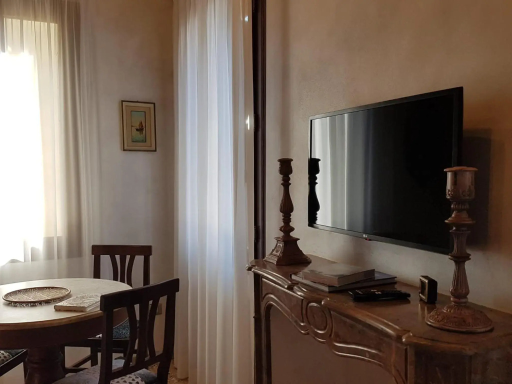 Ca Cappello Venice Apartment 1 with Canal View