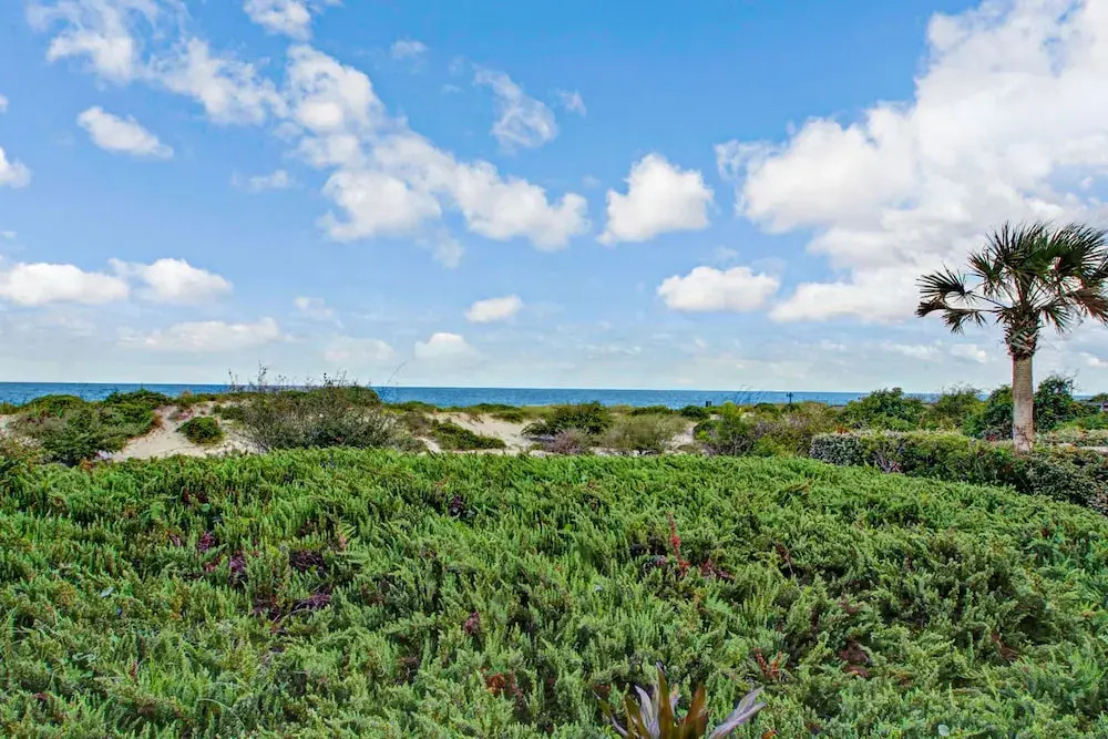 Oceanfront Condo With Pool & Tennis - Balcony, AC, Wifi & Washer/dryer