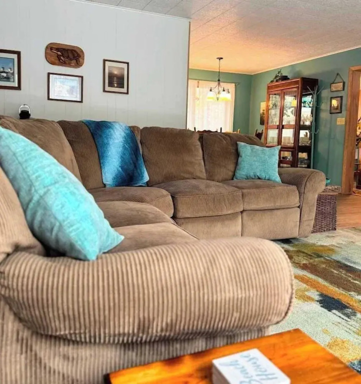 Brandy Bay Hideaway: Pet Friendly Retreat