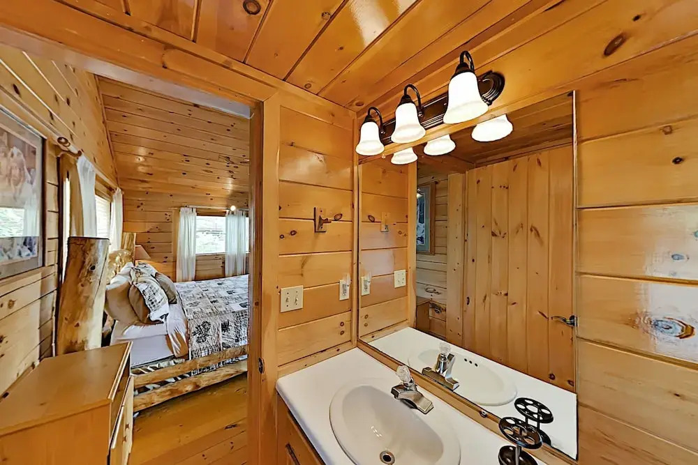 View W/ Hot Tub, Sauna, Theater & Pool! 2 Bedroom Cabin