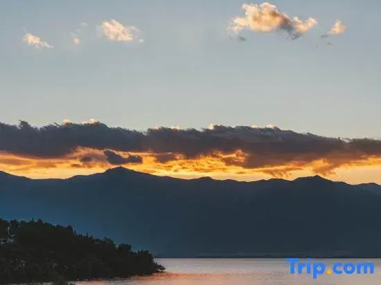 Mu Yun Ting Feng・360° Sea View, Cangshan Sunset Cloud Breeze Resort (Dali Erhai Store)