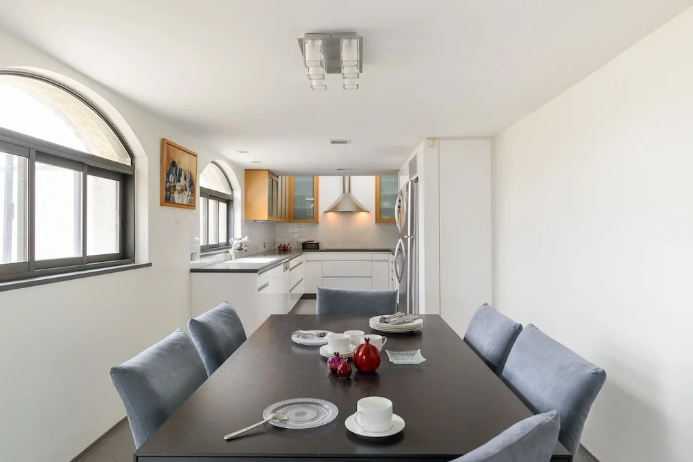 Luxury Duplex with Rooftop by FeelHome