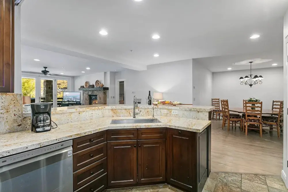 Trail's End Lodge at Deer Valley Resort - Two Bedroom Residence with Den and Spa #103 2 Condo