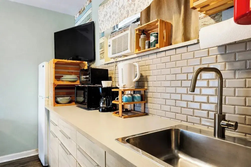 Hollywood 1BR Near Beach & Dining