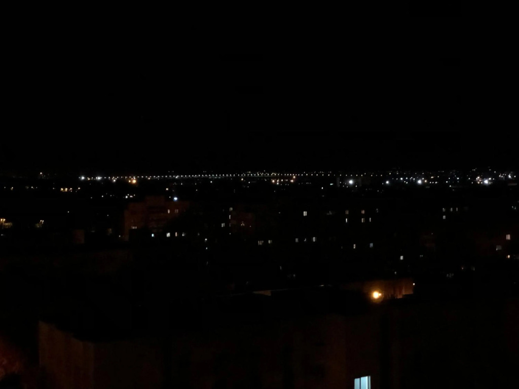 Apartment On Prospekt Kirova з окремими кімнатами та балконом