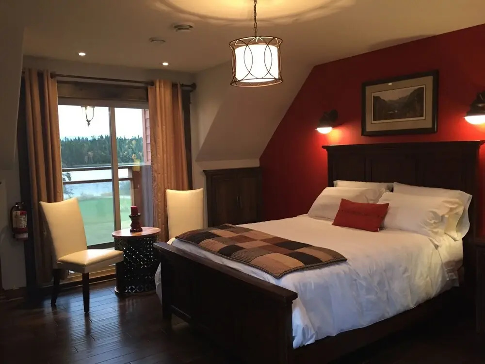 Tranquil Waters Inn